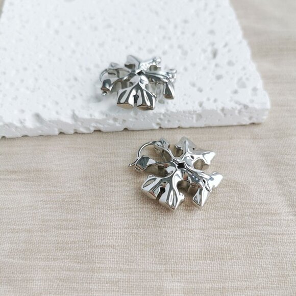 ✨Tory Burch✨ Roxanne Silver Oversized Hidden Earrings - Picture 4 of 4